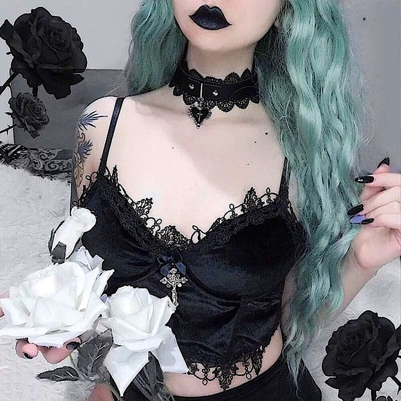Black velvet cross lace trim crop top - Picture 3 of 16